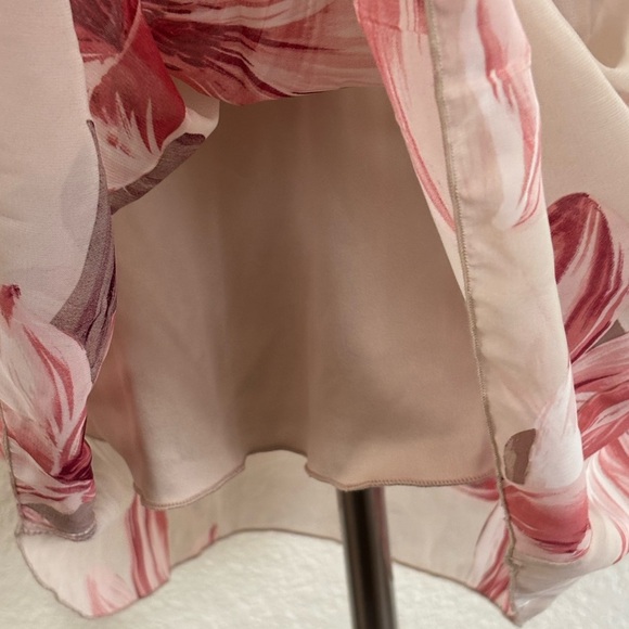 Chic Floral Midi Dress in Pink and Cream - Picture 2 of 9